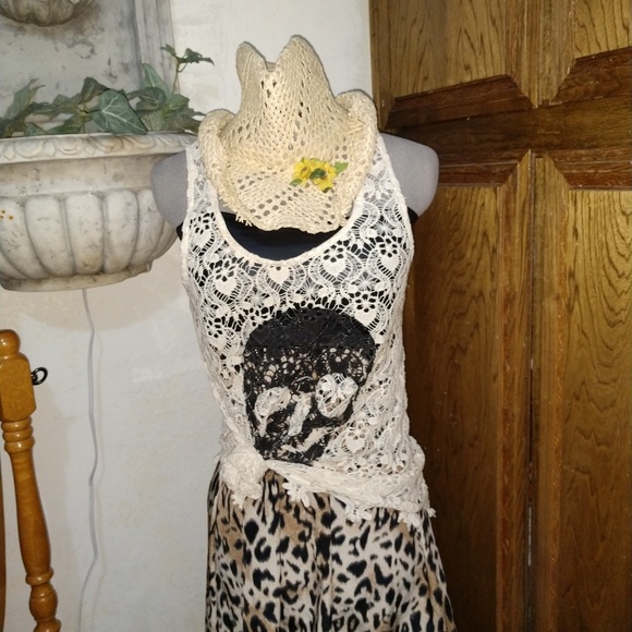 Crochet top with skull - Picture 2 of 4